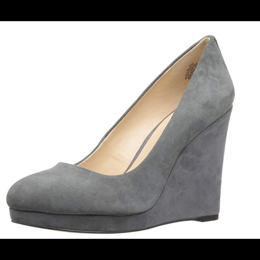NWOT Nine West Wedge, size 7.5. Grey Suede Shoe
